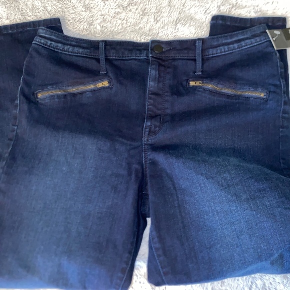 Mission High Rise Jeans - Picture 9 of 10